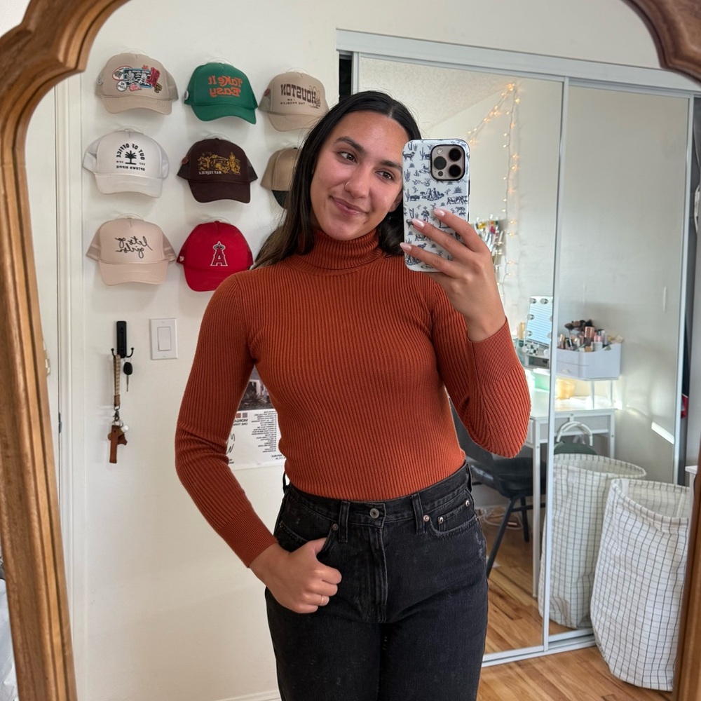 Long sleeve ribbed turtleneck - rust, orange
